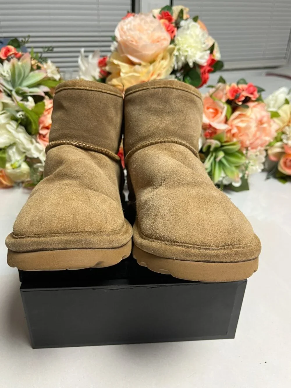 BEARPAW Alyssa Women’s Suede Sheepskin Boot Size 9